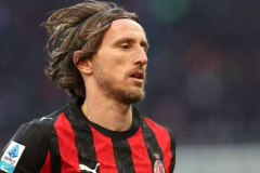Milan hổn hển theo nhịp thở tuổi 40 của Luka Modric