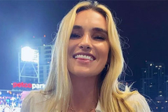 Kayla Simmons bắt trend 'nhìn lại 2016'