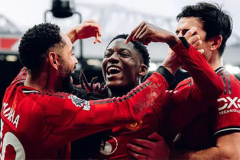 MU lần đầu tiên bị Liverpool và Arsenal vượt mặt trên Money League