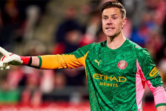 Marc-Andre ter Stegen tỏa sáng ngay trận đầu rời Barca