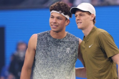 Nhà vua Sinner phô diễn sức mạnh, quyết đấu Djokovic ở bán kết Australian Open 2026