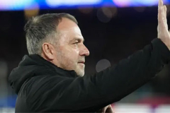 HLV Flick có điểm không hài lòng về trận thắng tưng bừng của Barca