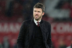 Carrick nhận đòn đau đầu tiên tại MU