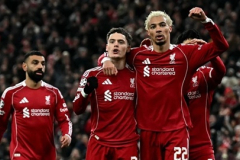 Hai chàng trai, một lối thoát cho Liverpool