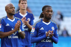 Cựu vương Ngoại hạng Anh bị trừ 6 điểm