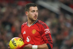 'Dalot không phải vật tế thần, cậu ấy xứng đáng được tôn trọng hơn!'