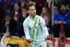 Antony copy màn ăn mừng của Ronaldo