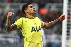 MU được gợi ý chiêu mộ cầu thủ vừa phạm lỗi thô bạo với Casemiro