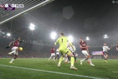 MU mất điểm không phải vì VAR, mà bởi sự xuất sắc của Wan-Bissaka