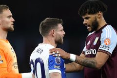Milner đi vào lịch sử Premier League, Aston Villa ngắt mạch không thắng