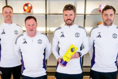 Bóc tách công lao đội ngũ đứng đằng sau Michael Carrick ở MU!