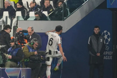 Sao Juventus nhận thẻ đỏ sau tình huống khó tin