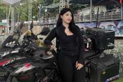 'Hot girl sới vật' Anh Thơ khiến fan xôn xao