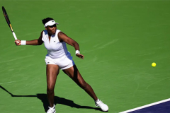 Venus Williams bền bỉ ở tuổi... 45, tiến gần kỷ lục của Navratilova