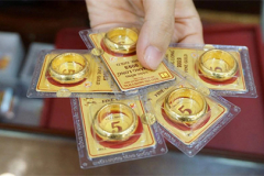 Giá vàng hôm nay 12/3/2026: Trong nước tăng nhẹ, thế giới bắt đầu giảm