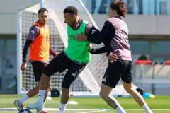 Real Madrid đón tin cực vui từ Mbappe và Carreras