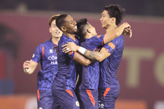 CAHN 'out trình', không có đối thủ ở cuộc đua vô địch V.League