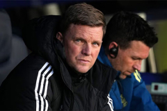 Eddie Howe tái lập kỷ lục buồn của Gary Neville