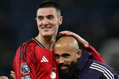 MU thấp thỏm với Mbeumo và Sesko