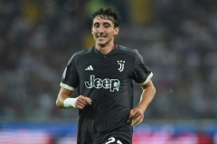 Barca nhắm mua Cambiasso của Juventus