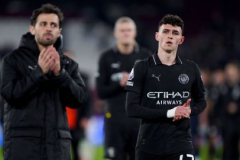 Rooney chỉ trích Pep Guardiola vì cách đối xử với Phil Foden