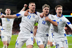 Dzeko, tấm gương của 1 thập kỷ Serie A