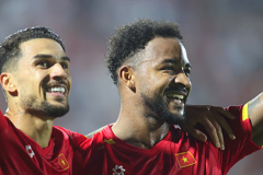 Xuân Son ghi 102 bàn ở Việt Nam, khen Hoàng Hên hết lời