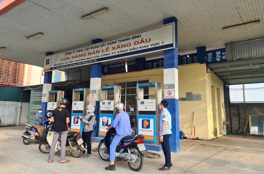 Giá xăng giảm 200 đồng một lít từ chiều hôm nay (27/2) Giá xăng giảm 200 đồng một lít từ chiều hôm nay (27/2)