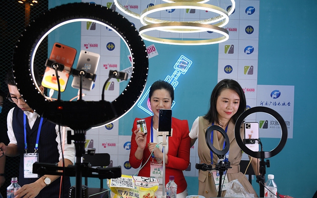Không còn chỗ cho gian lận, livestream bán hàng bắt buộc phải xác thực danh tính Không còn chỗ cho gian lận, livestream bán hàng bắt buộc phải xác thực danh tính