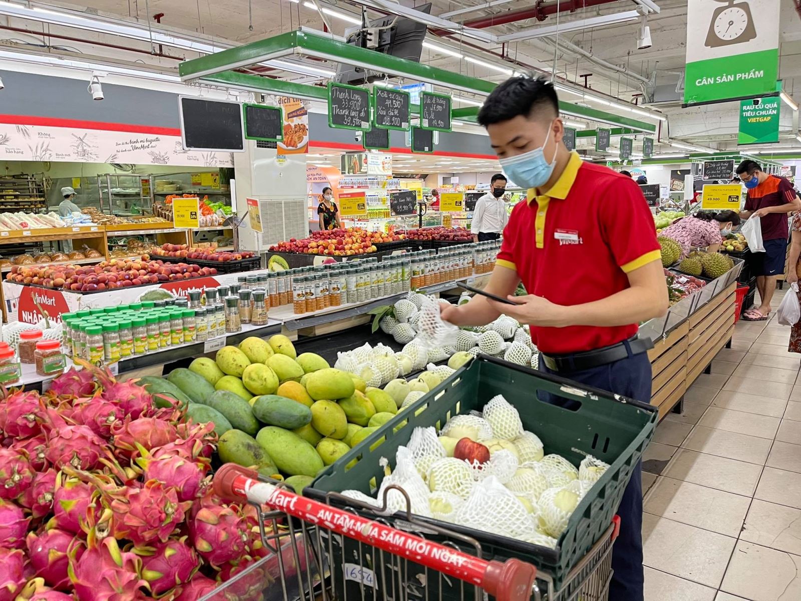 Dịp nghỉ lễ 30/4, siêu thị giảm giá đến 50% cho hàng nghìn mặt hàng